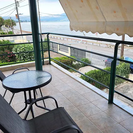 아파트 Seaside Bluethalassa With Garden